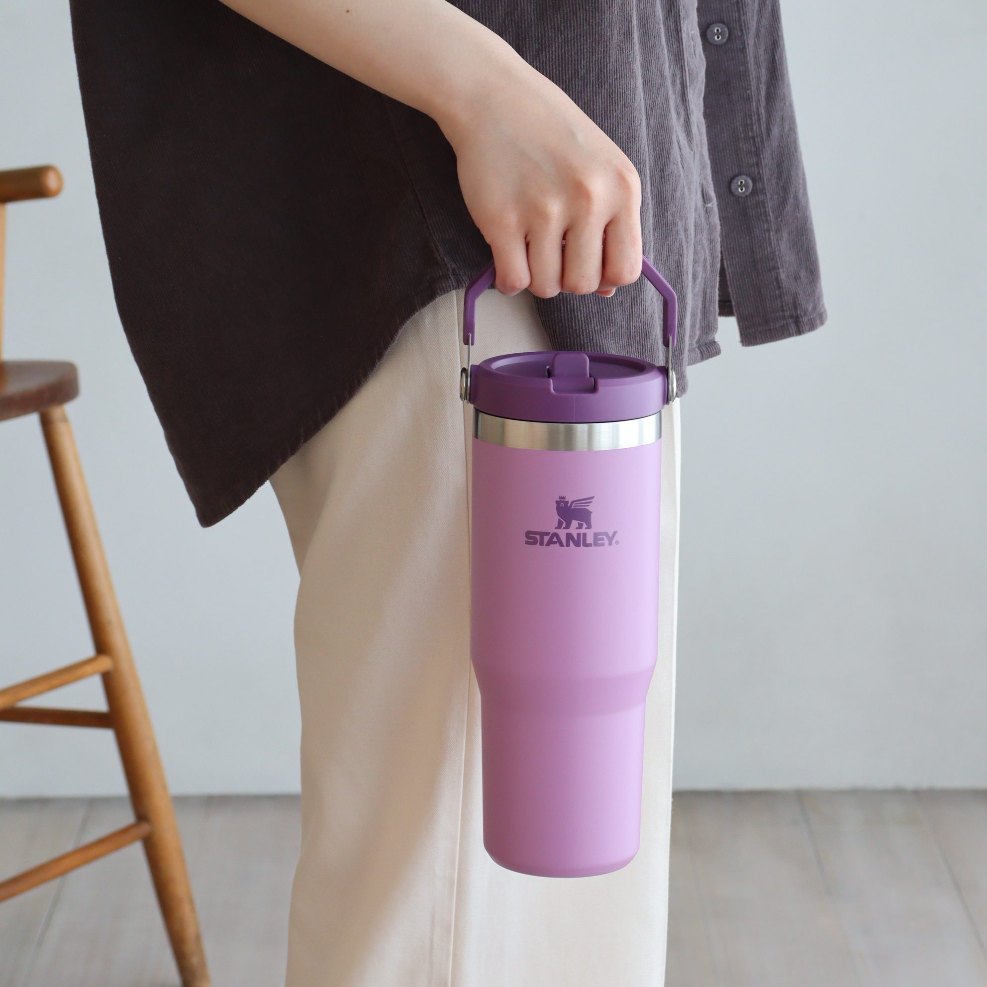 ハンドル付きで持ち運びに便利