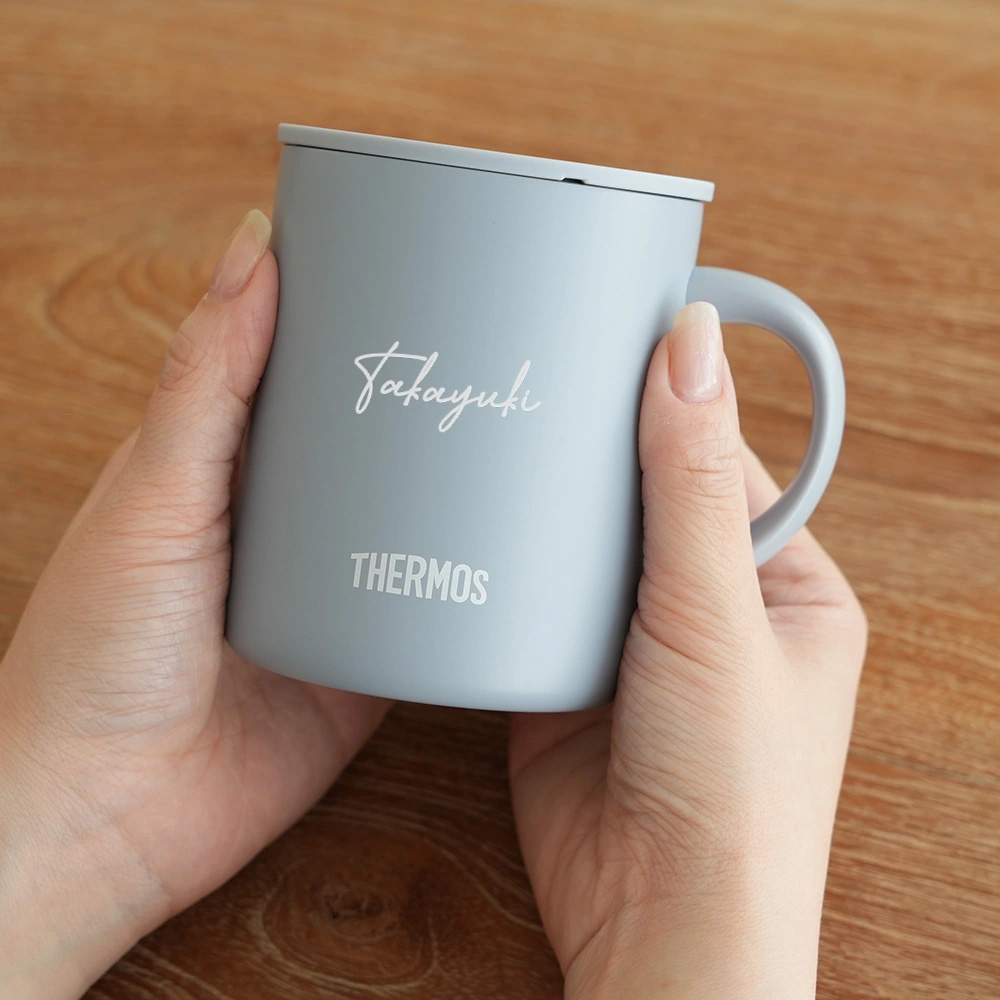 オシャレ+さりげなくお名前を入れたマグカップ