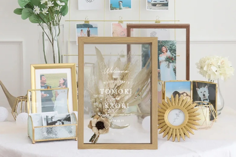 ウェルカムスペースにも、ゲストテーブルにも置ける♡いくつでも欲しい可愛い『フォトフレーム』まとめ＊ | marry[マリー] [ＶＡＮＤＲＯＵＰ] パーティー クリスマス 結婚式 額縁 カラー4 新築祝い 卒業式 アンティーク かわいい フォトフレーム 素敵