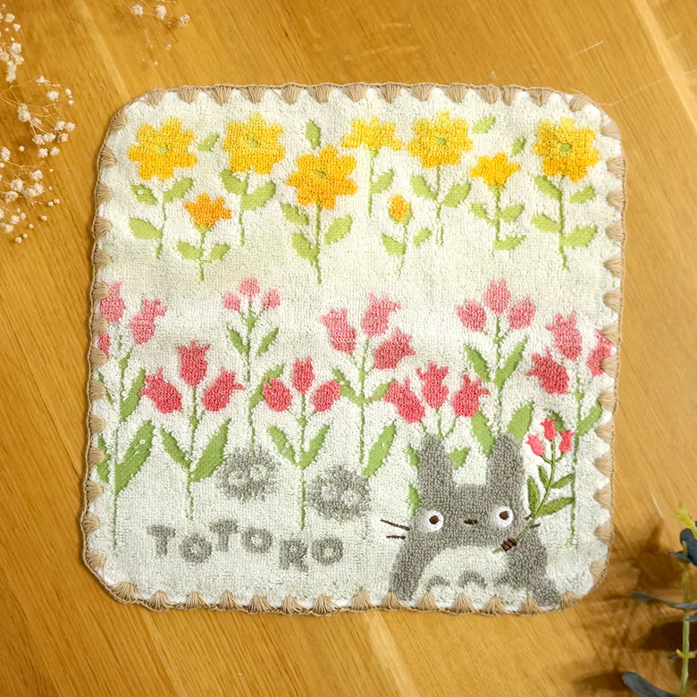 ポケットに入れてお出かけ♪トトロのミニタオル