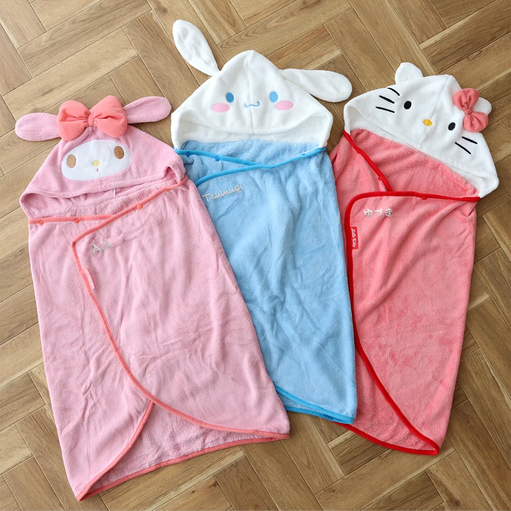 【出産祝い おくるみ】サンリオ フード付バスポンチョ 　三色から選んで