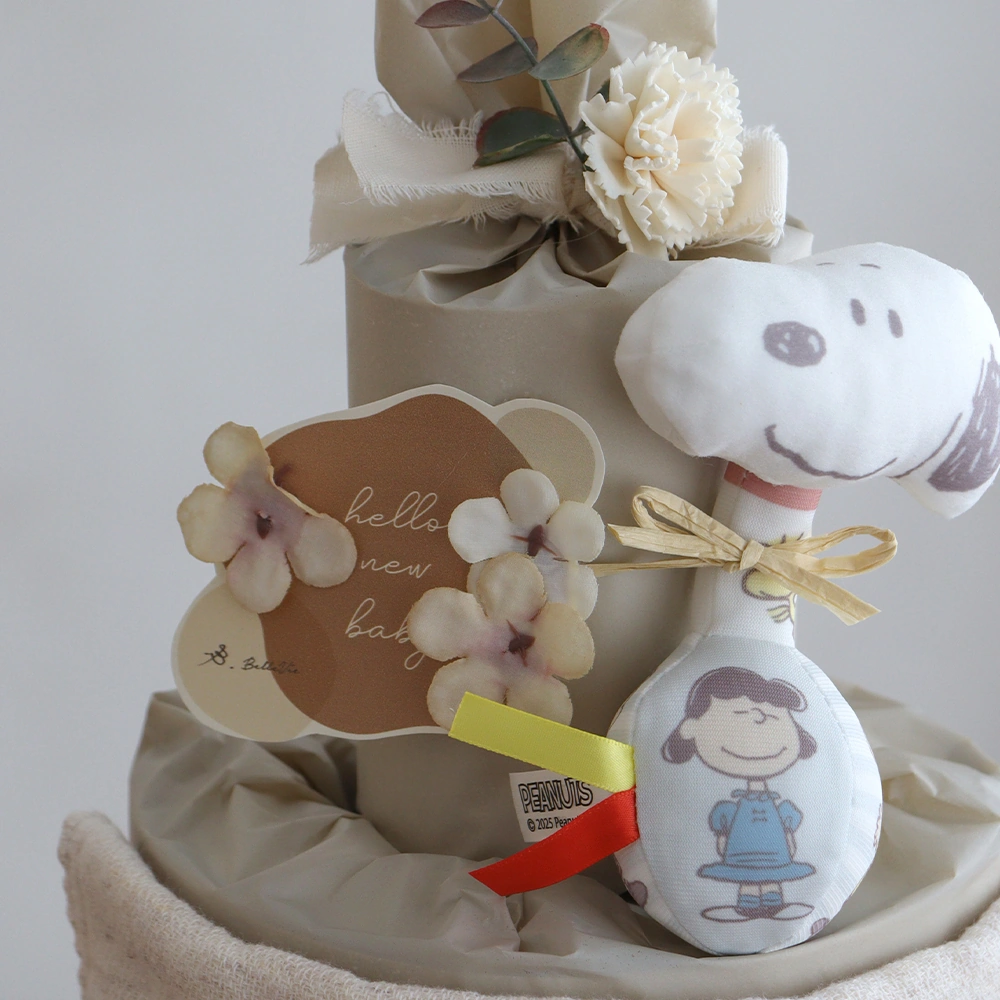 スヌーピー（snoopy）にぎにぎラトルおむつケーキ 