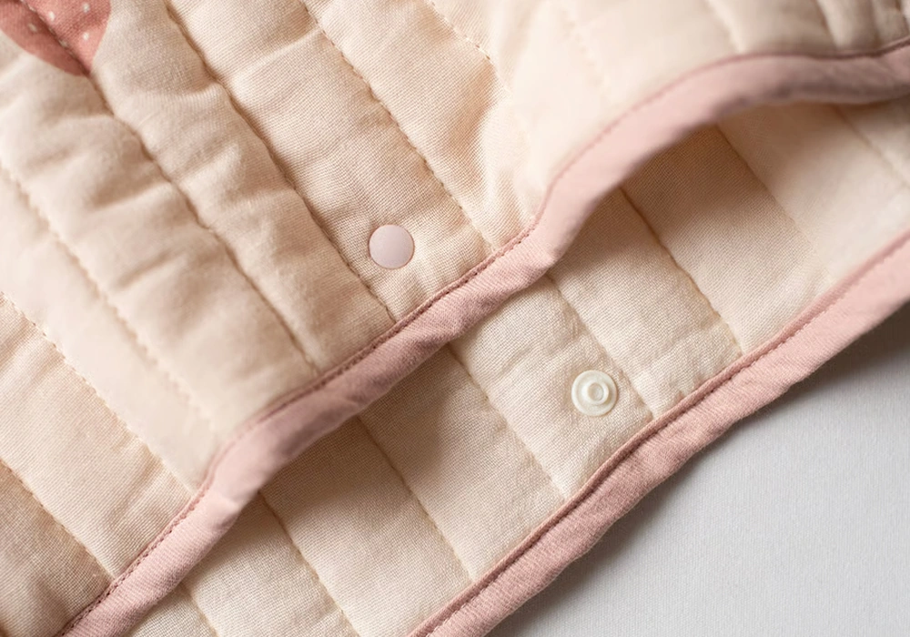 着せやすく、はだけにくい安心設計