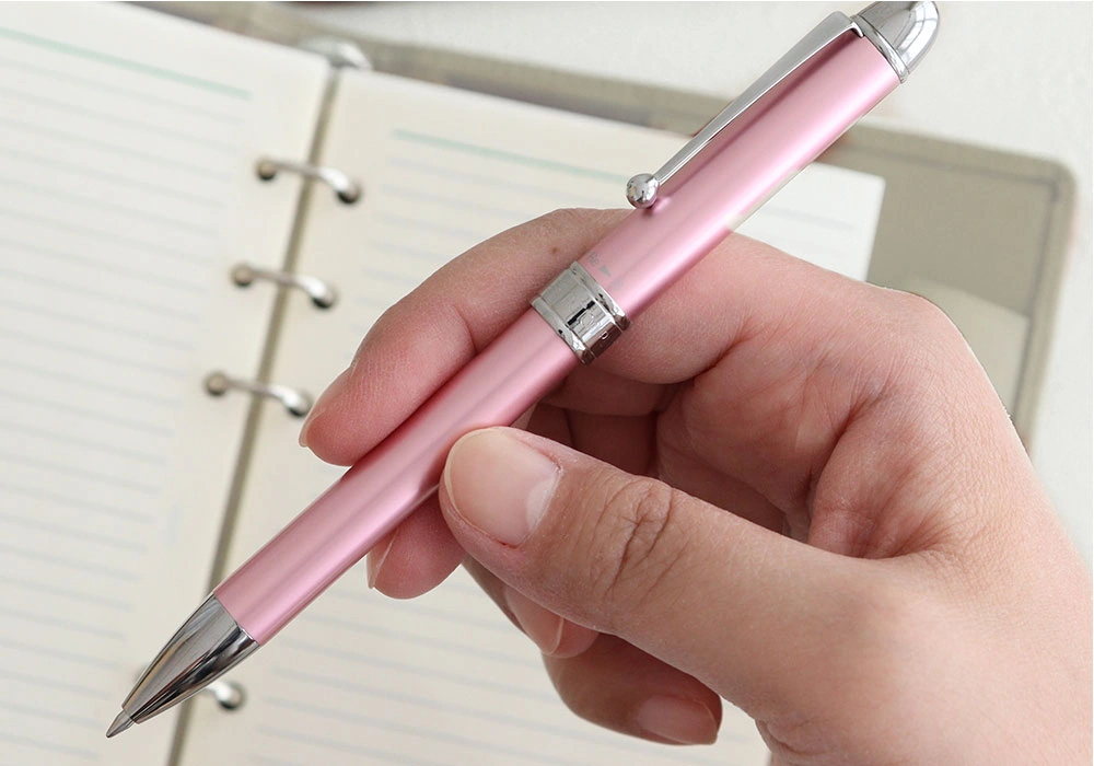 手元を美しく見せる上品なデザイン