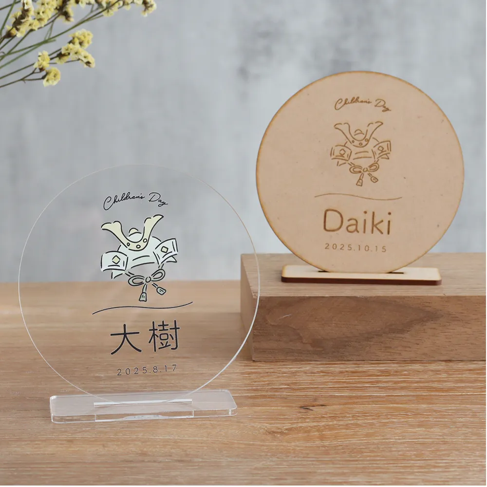 木製とアクリル製の選べる素材