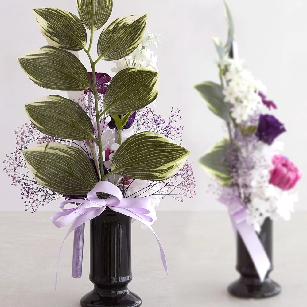 シンプルで落ち着いた花器