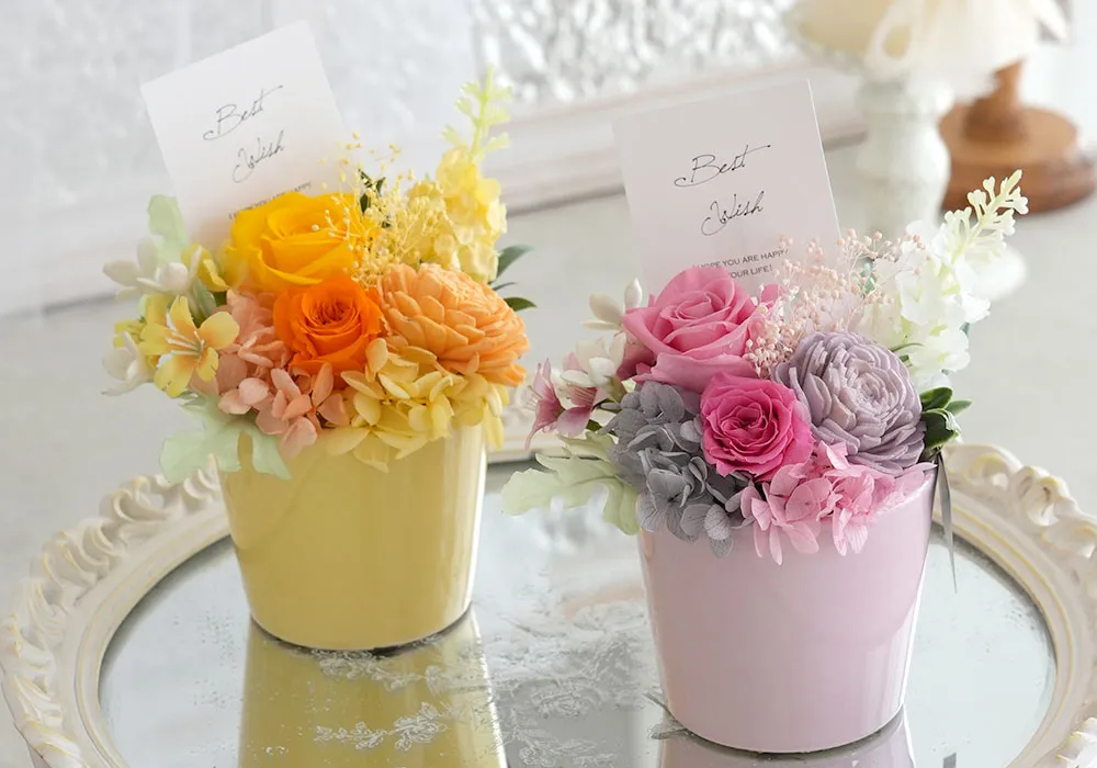 ふんわり優しい色合いのフラワーアレンジ　カレンポット